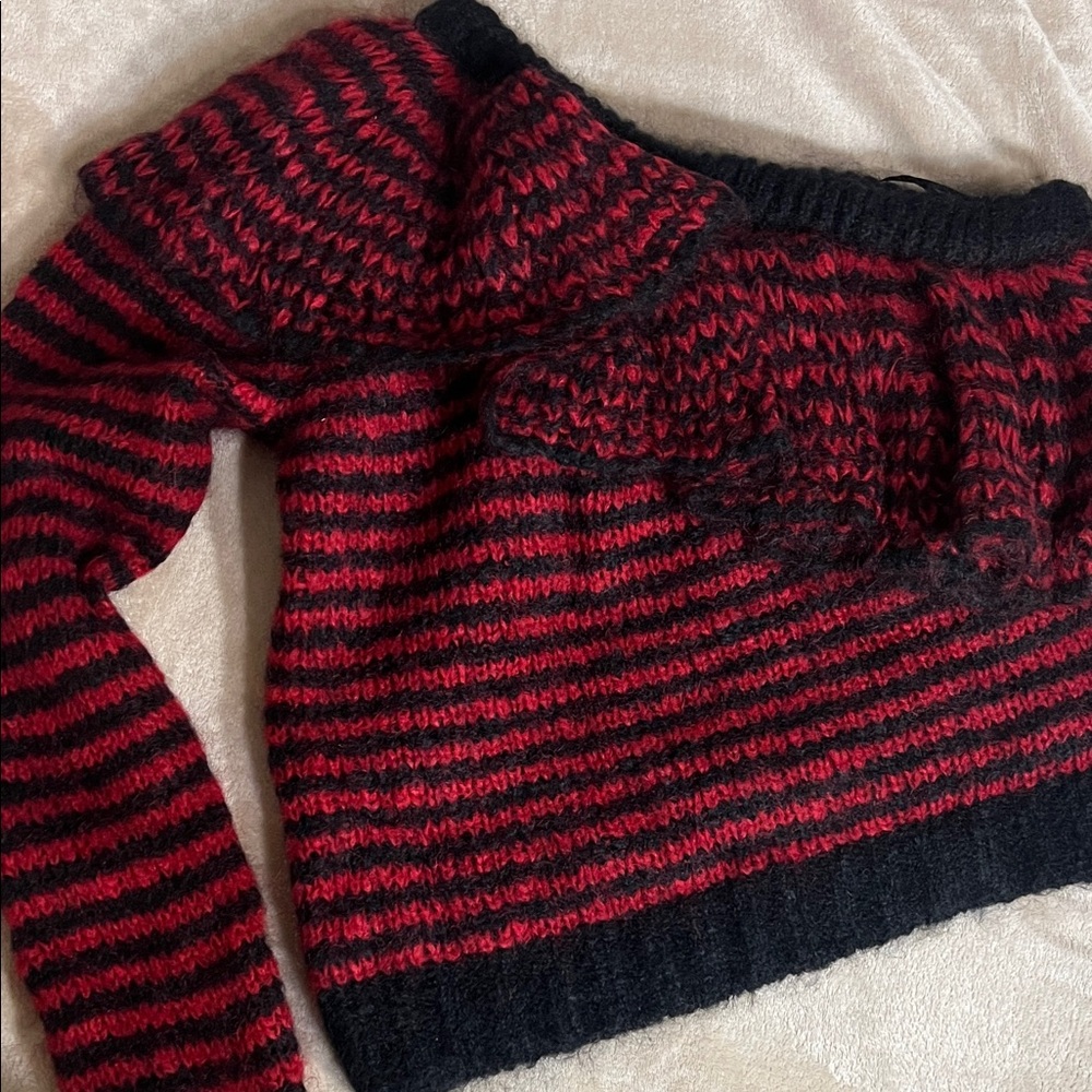 Philosophy di Lorenzo Serafini Red and Black Striped Off-the-Shoulder Sweater